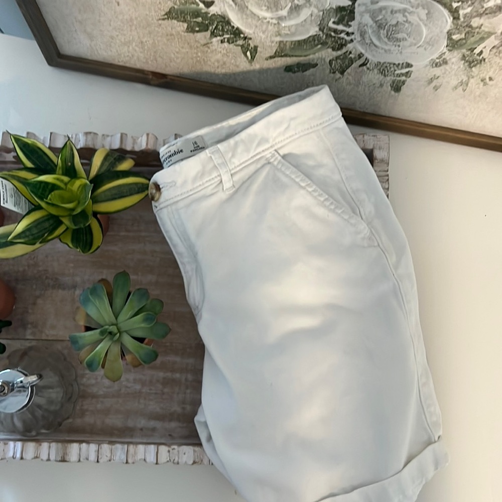 Abercrombie Girls Bermuda Shorts in White